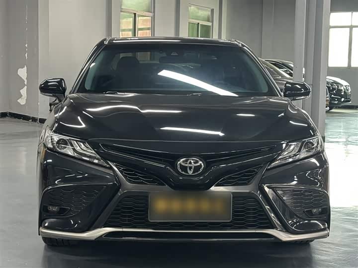 Фото 8 - Toyota Camry