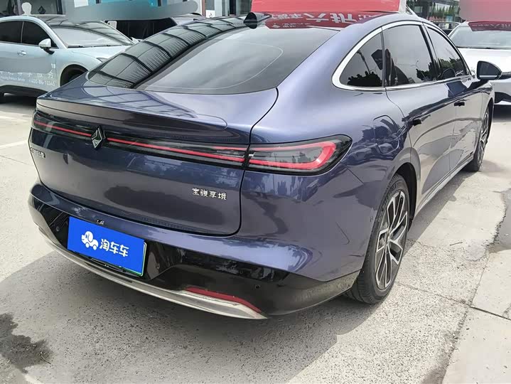 Baojun Xiangjing 2025 2025款 插混 140km专车版