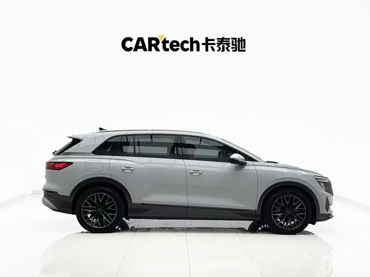 Фото 4 - Audi Q5 e-tron