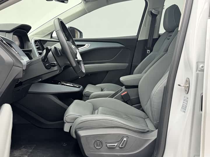 Фото 5 - Audi Q5 e-tron