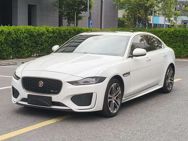 Zdjęcie 1 - Jaguar XE L