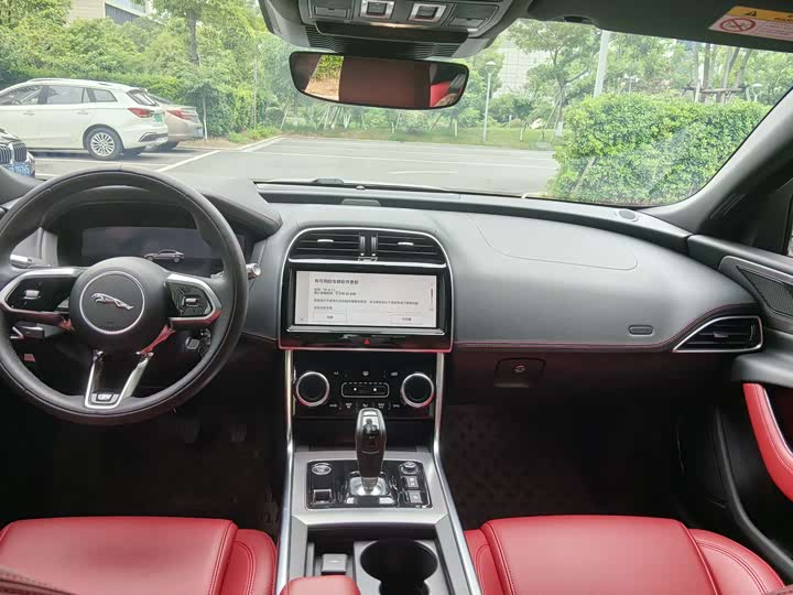 Zdjęcie 4 - Jaguar XE L