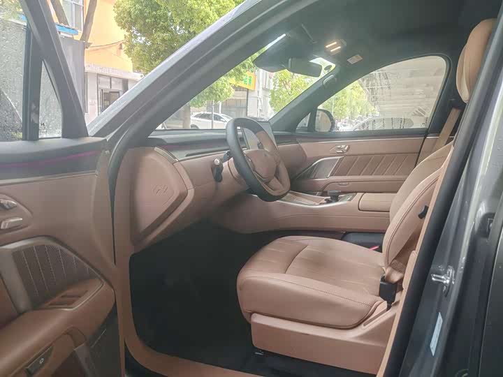 Photo 3 - Nio Onvo L90