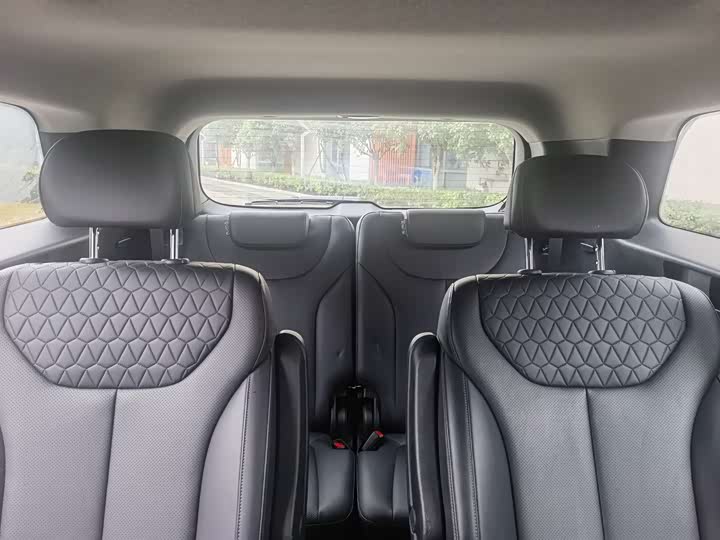 Фото 12 - Hyundai Santa Fe