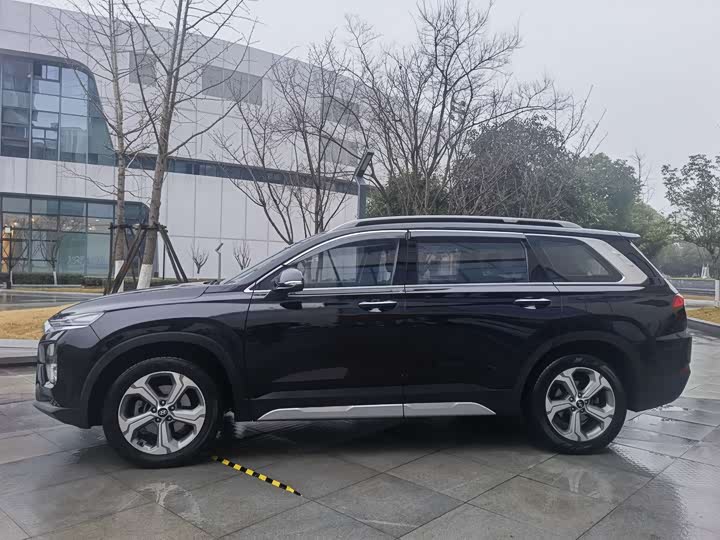 Фото 4 - Hyundai Santa Fe