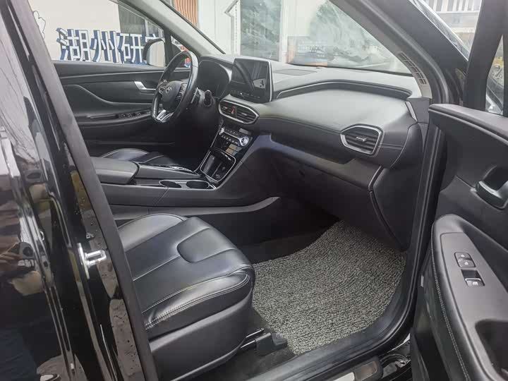 Фото 8 - Hyundai Santa Fe