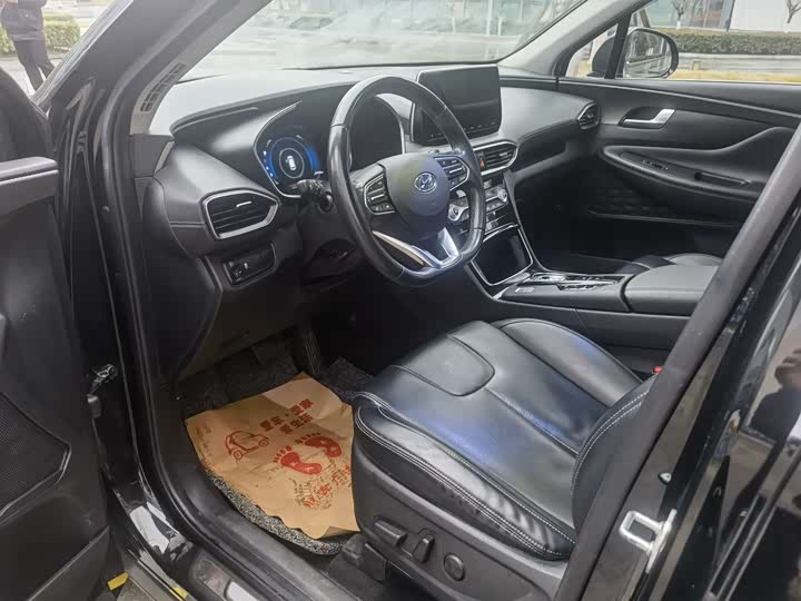 Фото 9 - Hyundai Santa Fe