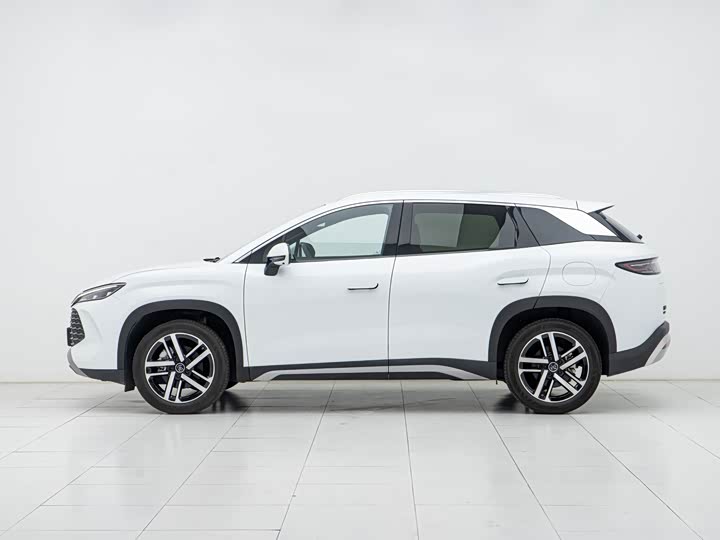 Photo 3 - BYD Song L DM-i Hybrid