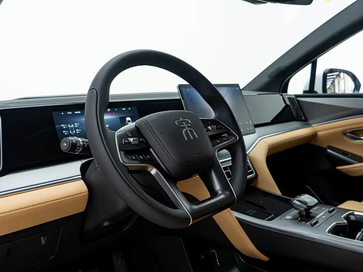 Photo 5 - BYD Song L DM-i Hybrid