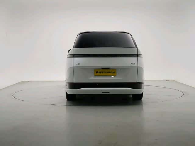 Photo 2 - XPeng X9