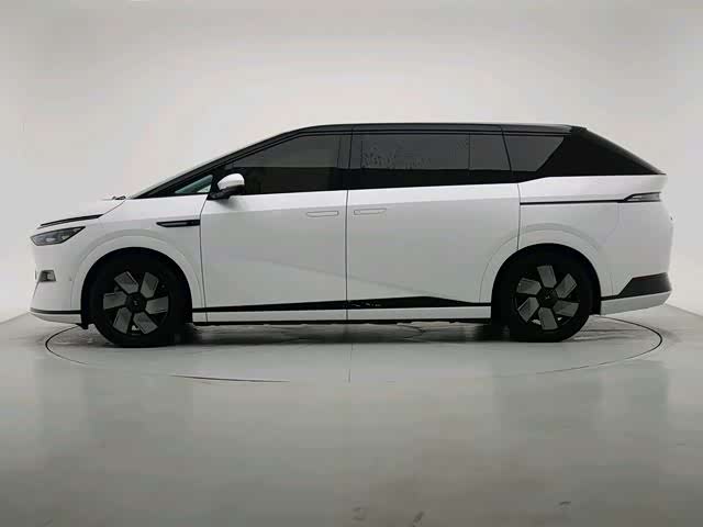 Photo 6 - XPeng X9