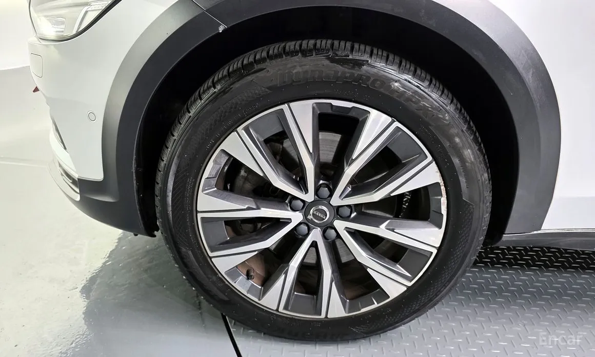 2017 Volvo V90