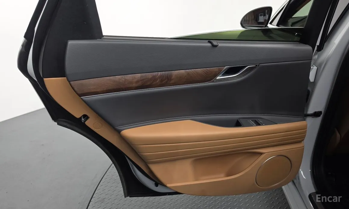 Фото 25 - Genesis G80