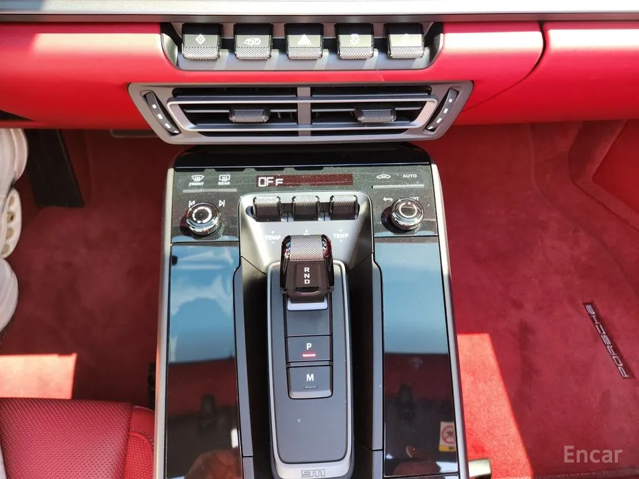 Porsche 911 2019 Carrera 4 Cabriolet