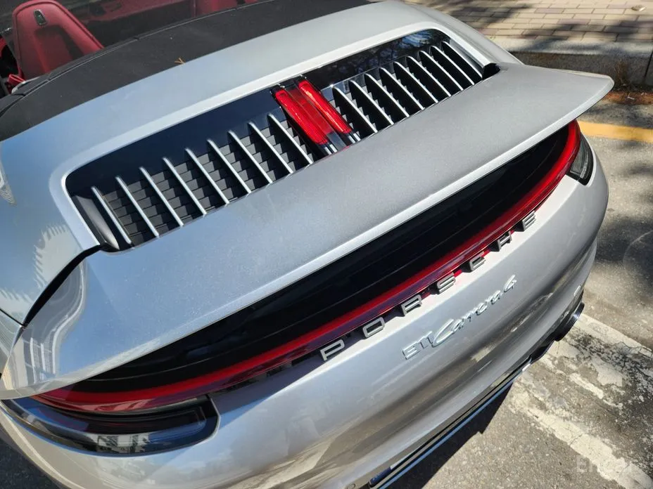 Porsche 911 2019 Carrera 4 Cabriolet