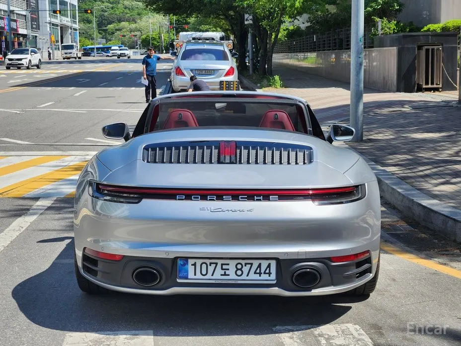 Porsche 911 2019 Carrera 4 Cabriolet