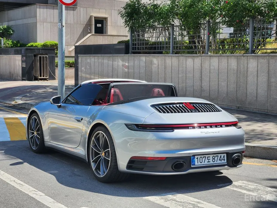 Porsche 911 2019 Carrera 4 Cabriolet