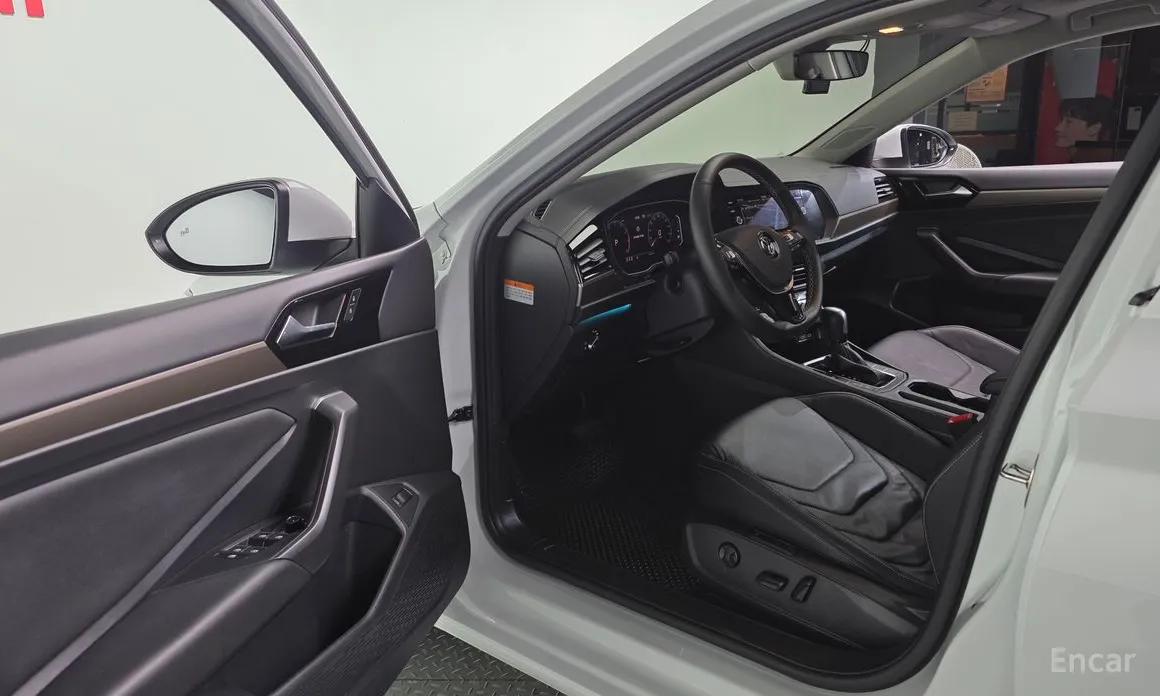 Photo 10 - Volkswagen Jetta