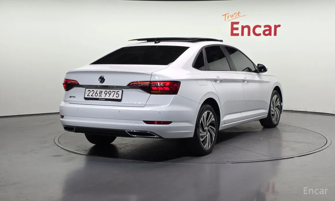 Photo 2 - Volkswagen Jetta