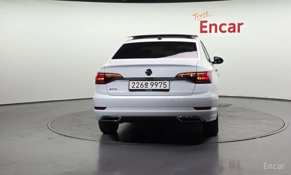 Photo 4 - Volkswagen Jetta