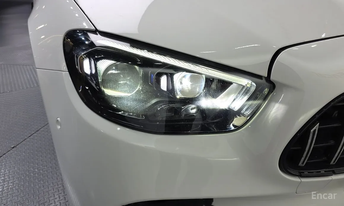Фото 22 - Mercedes-Benz E-Class