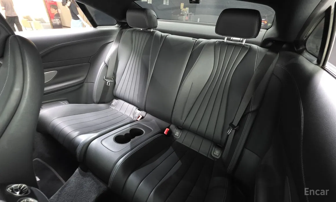 Фото 26 - Mercedes-Benz E-Class