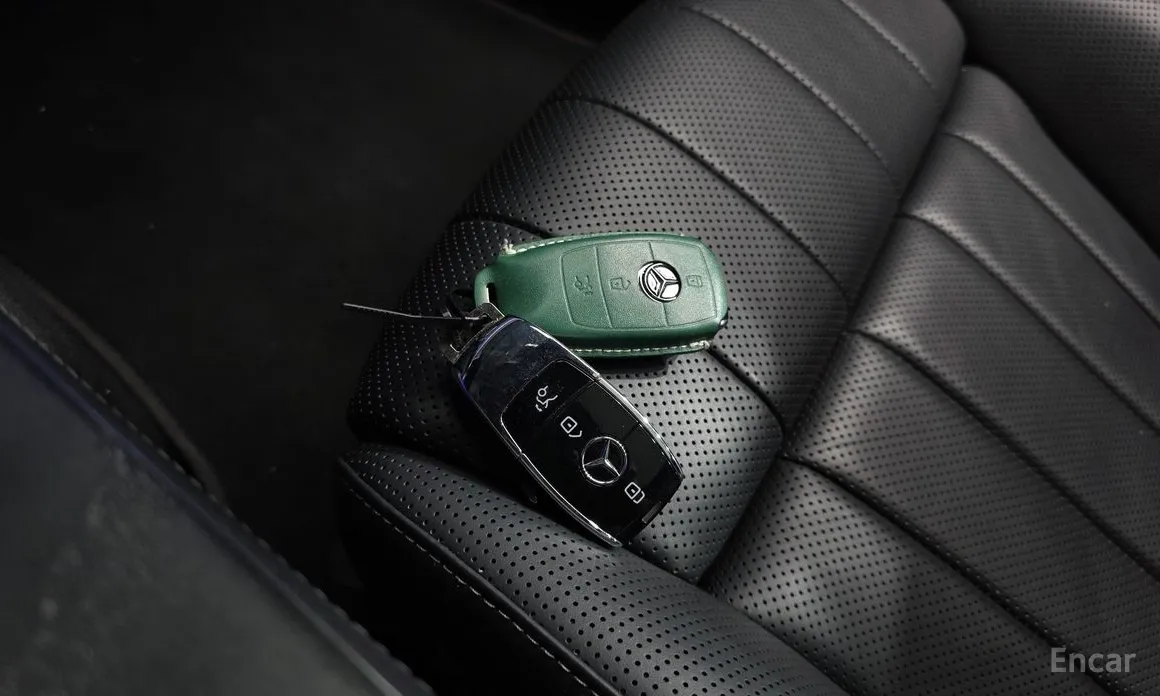 Фото 27 - Mercedes-Benz E-Class
