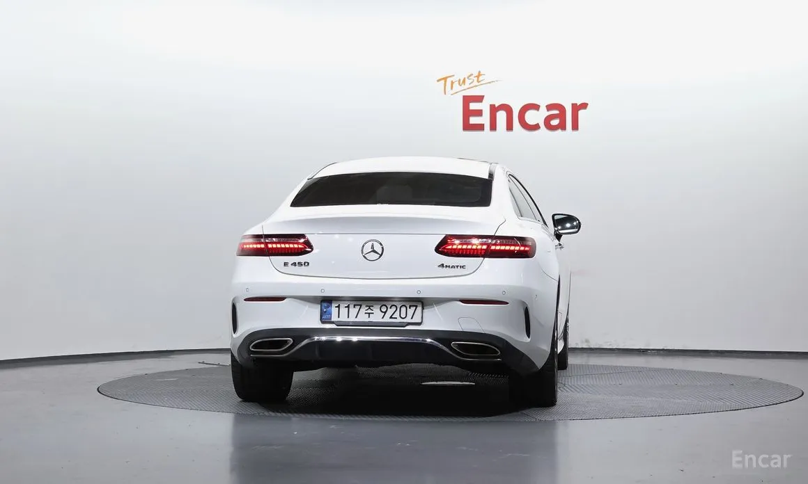 Фото 4 - Mercedes-Benz E-Class