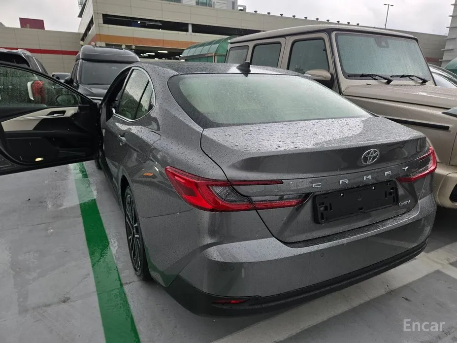 Toyota Camry 2024 2.5 XLE Premium Hybrid