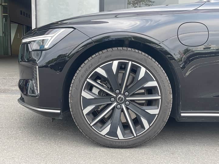 Volvo S90 Hybrid 2026 2026款 插电式混动 四驱长续航智雅豪华版