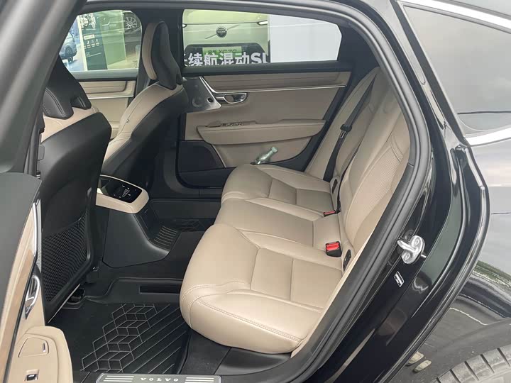 Volvo S90 Hybrid 2026 2026款 插电式混动 四驱长续航智雅豪华版