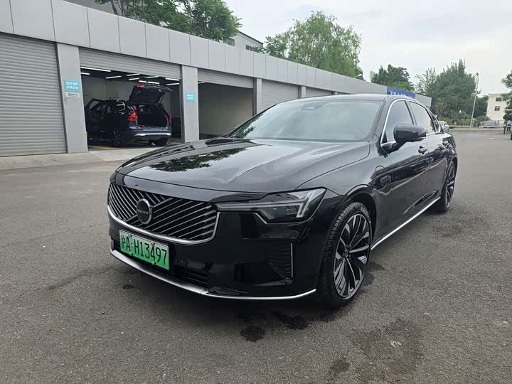 2026 Volvo S90 Hybrid