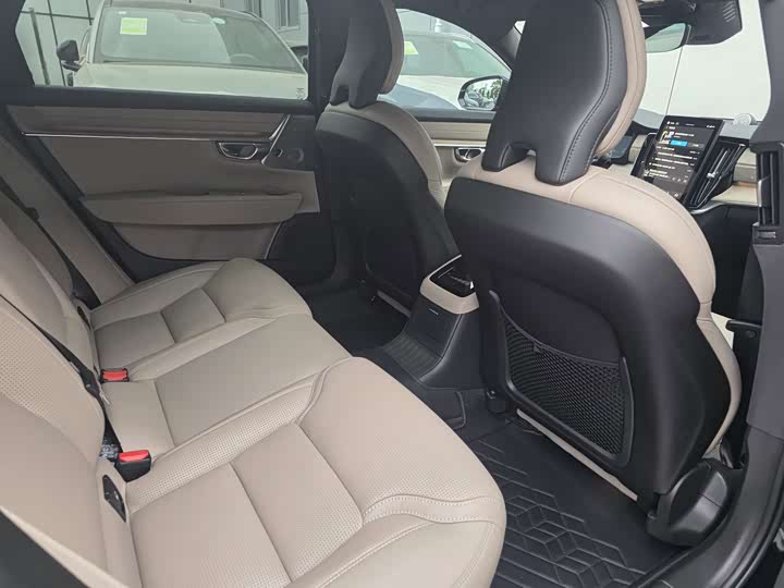 Volvo S90 Hybrid 2026 2026款 插电式混动 四驱长续航智雅豪华版