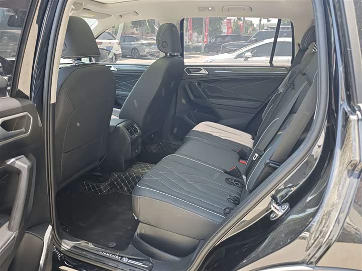 Фото 7 - Volkswagen Tiguan L Pro