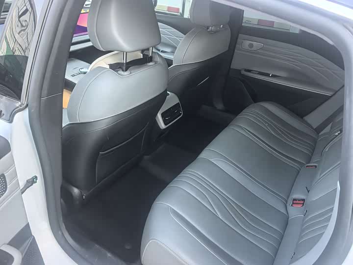 Geely Galaxy E8 2024 2024款 550km 后驱PRO