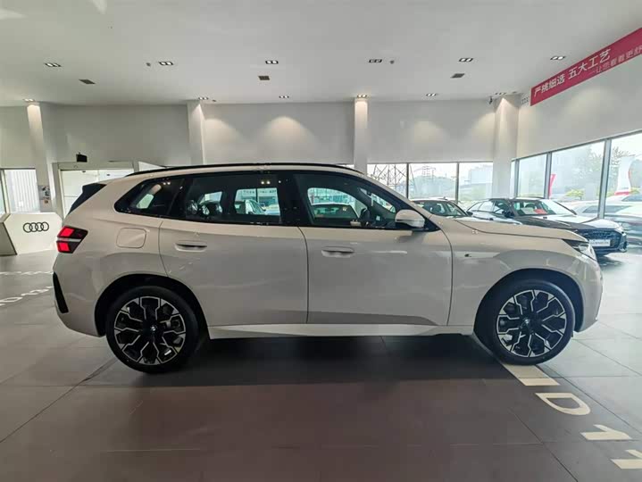 BMW X3 2026 2026款 xDrive30L 领先型 M运动曜夜套装