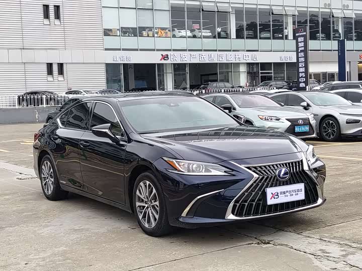 Фото 3 - Lexus ES