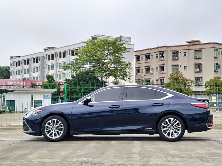 Фото 4 - Lexus ES