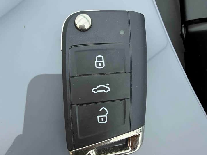 Фото 6 - Volkswagen Tharu