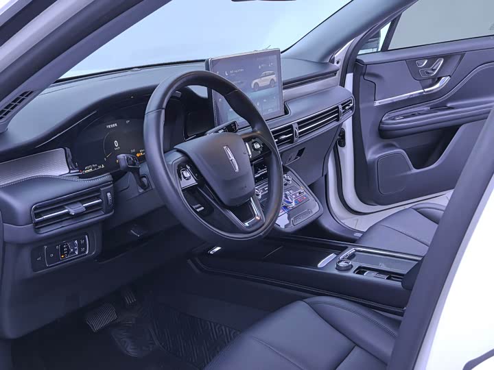 Фото 9 - Lincoln Corsair
