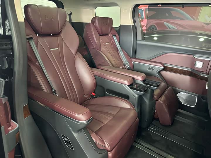 Фото 9 - Hongqi HQ9