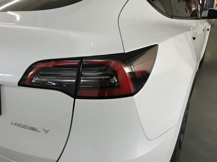 Zdjęcie 8 - Tesla Model Y