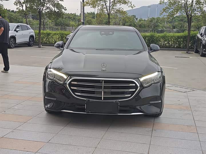 Zdjęcie 2 - Mercedes-Benz E-Class