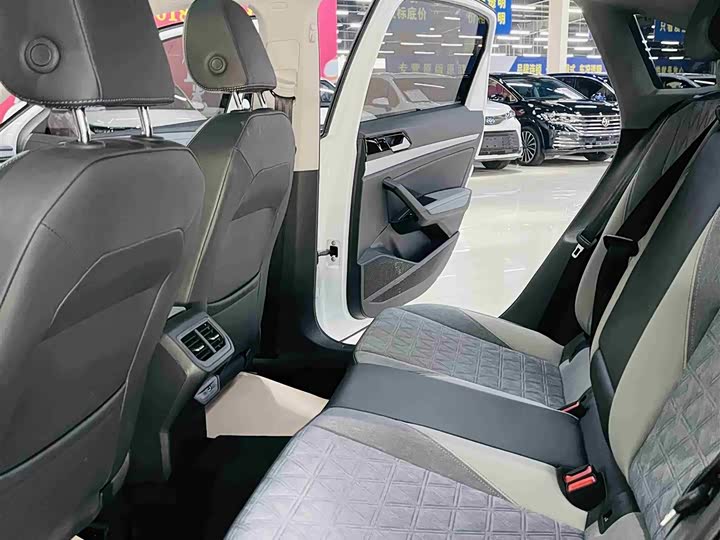 Фото 8 - Volkswagen Lavida
