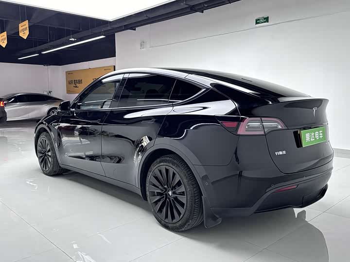 Zdjęcie 3 - Tesla Model Y