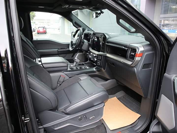 Photo 7 - Ford F-150 Raptor