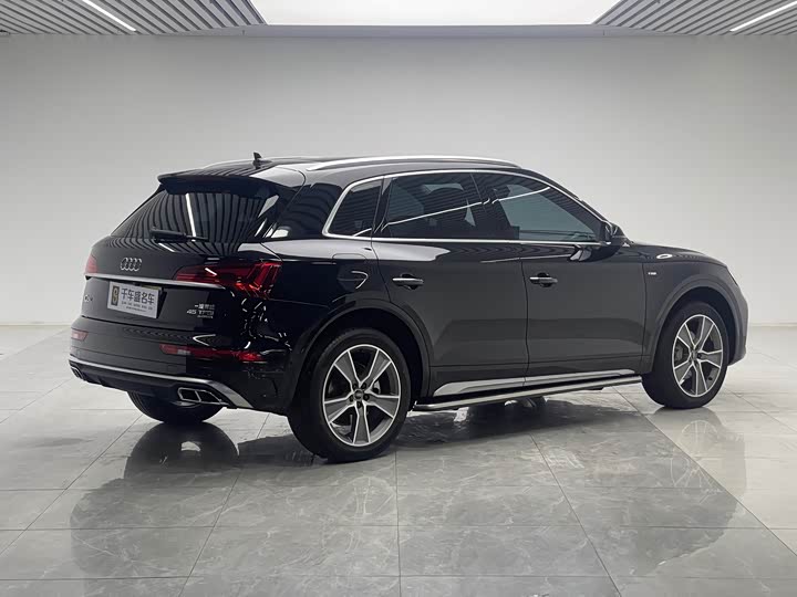 Фото 6 - Audi Q5L