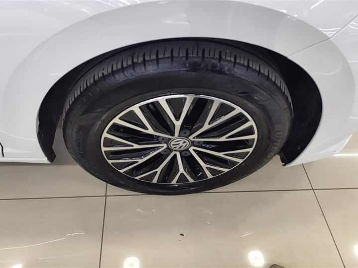 Фото 6 - Volkswagen Sagitar L