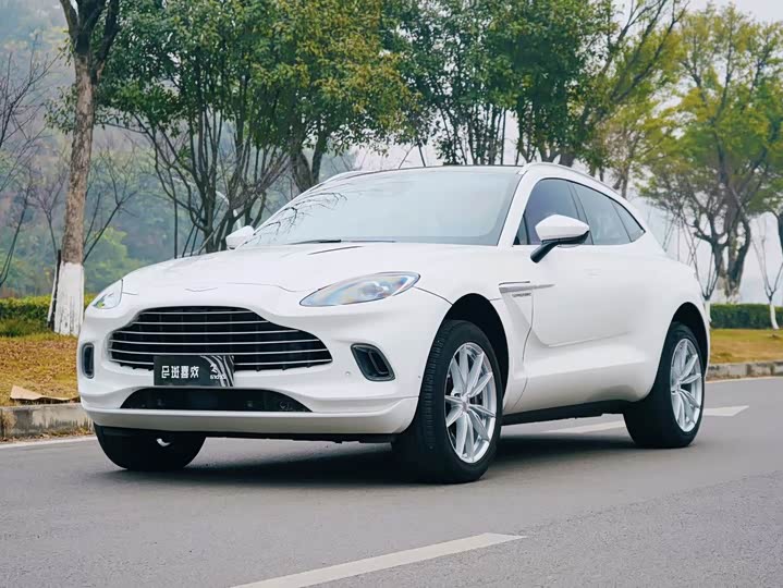 Фото 1 - Aston Martin DBX