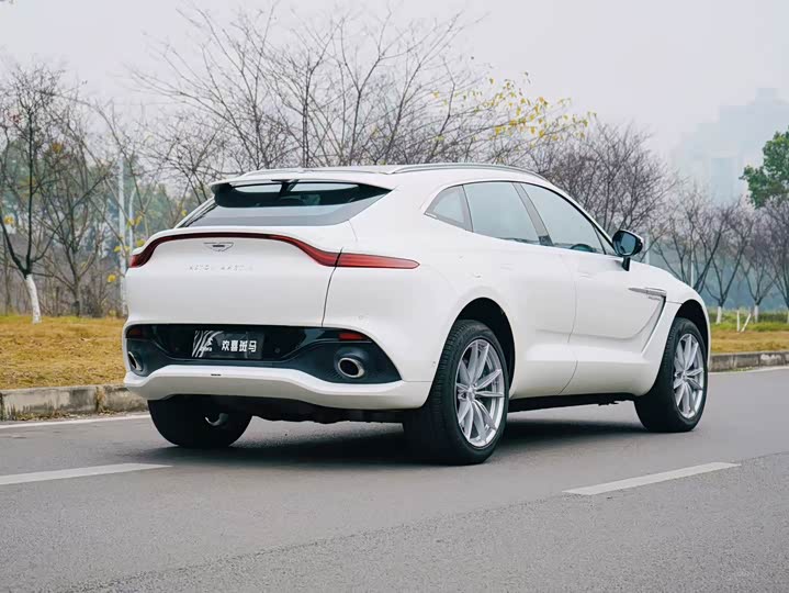 Фото 4 - Aston Martin DBX